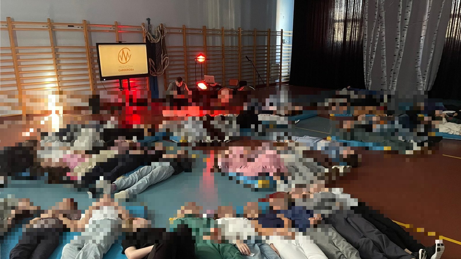 Zajęcia relaksacyjne z muzyką na żywo w szkole